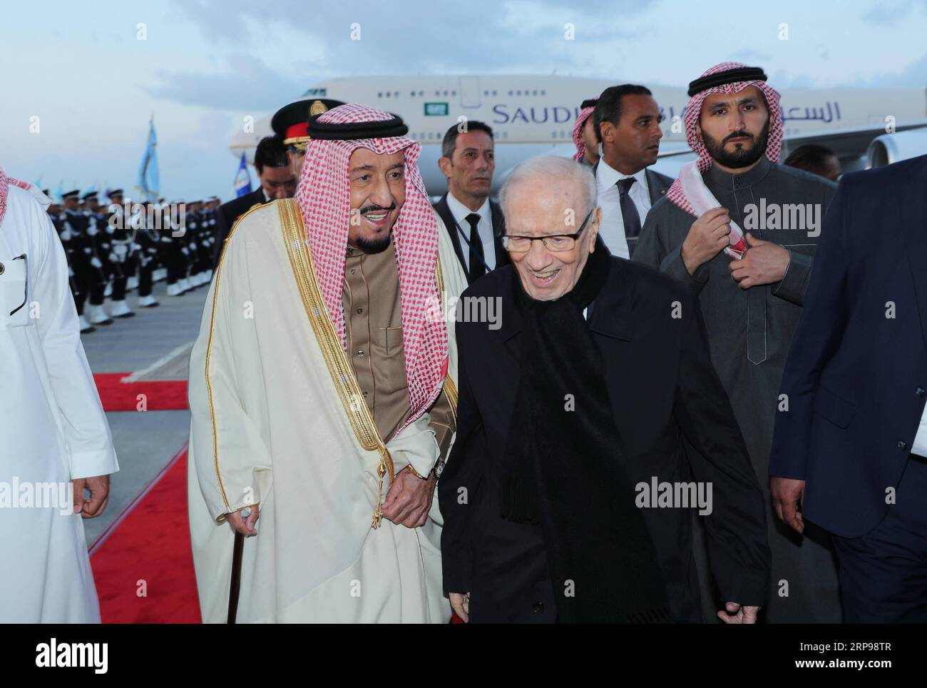 (190328) -- TUNIS, March 28, 2019 -- Tunisian President Beji Caid Essebsi (R, Front) welcomes Saudi King Salman bin Abdulaziz Al Saud (L, Front) at an airport in Tunis, Tunisia, on March 28, 2019. Saudi King Salman bin Abdulaziz Al Saud started Thursday an official visit to Tunisia. ) TUNISIA-TUNIS-SAUDI ARABIA-KING-VISIT AdelexEzzine PUBLICATIONxNOTxINxCHN Stock Photo