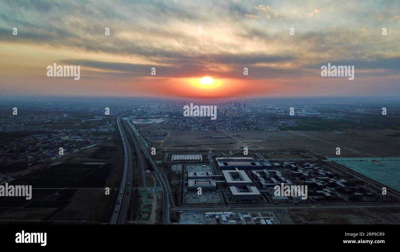 (190403) -- BEIJING, April 3, 2019 (Xinhua) -- Aerial photo taken on March 31, 2019 shows the Xiong an citizen service center in Xiong an New Area, north China s Hebei Province. On April 1, 2017, China announced plans to establish the Xiong an New Area, about 100 kilometers southwest of Beijing. Known as China s city of the future , Xiong an has been designed to become a zone for innovation, a digital city synchronized with a brick-and-mortar one, and a livable and business-friendly area. (Xinhua/Mu Yu) XINHUA PHOTOS OF THE DAY PUBLICATIONxNOTxINxCHN Stock Photo