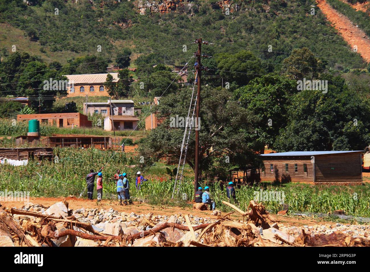 (190406) CHIMANIMANI, April 6, 2019 Electricians repair