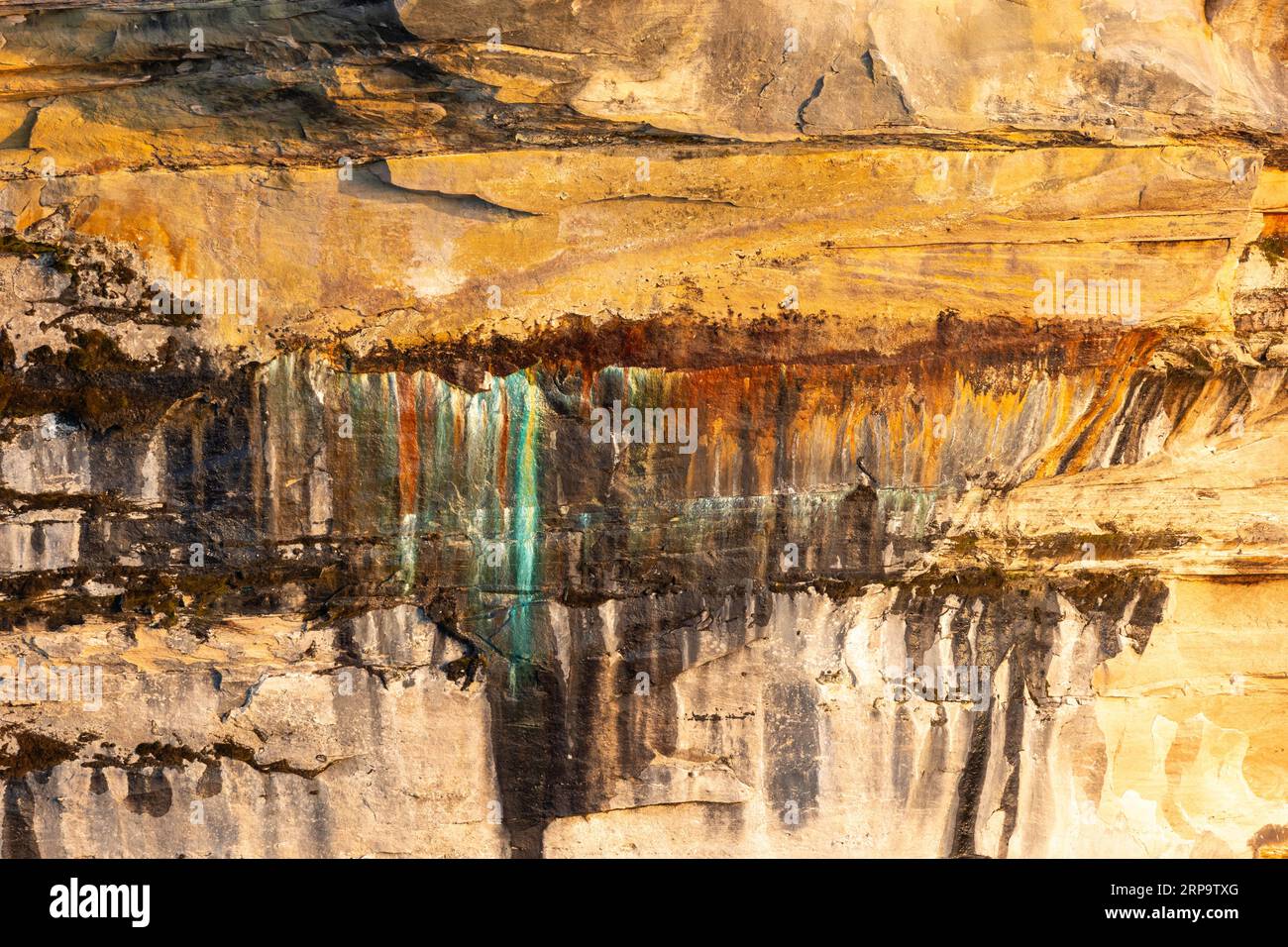 Pictured Rocks Color Palete Colorful rocks along Pictured Rocks National Lakeshore Stock Photo - Alamy