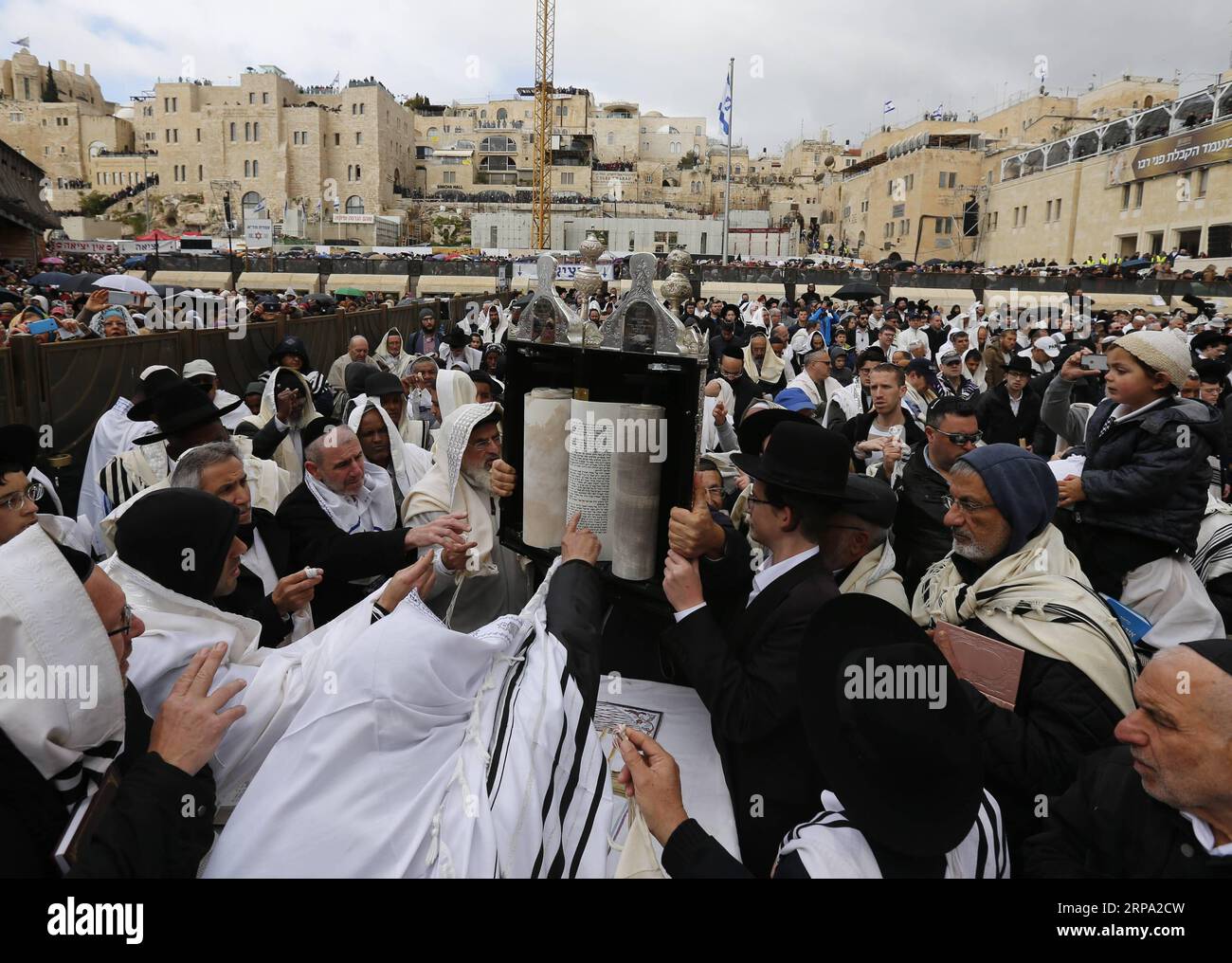 (190423) -- BEIJING, April 23, 2019 -- Jews participate in the priestly blessing during the Passover holiday at the Western Wall in the Old City of Jerusalem on April 22, 2019. Thousands of Jews make the pilgrimage to Jerusalem during the eight-day Passover holiday, which commemorates the Israelites exodus from slavery in Egypt some 3,500 years ago. ) XINHUA PHOTOS OF THE DAY MuammarxAwad PUBLICATIONxNOTxINxCHN Stock Photo