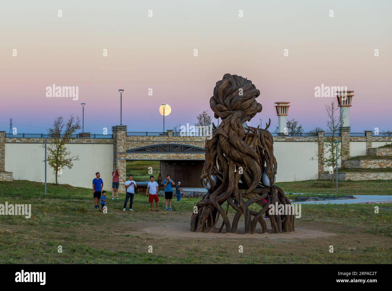 Aurora, Colorado - August 29, 2023: Daniel Popper's 21-foot-tall 'Umi' sculpture unveiled in The Aurora Highlands public art park Stock Photo