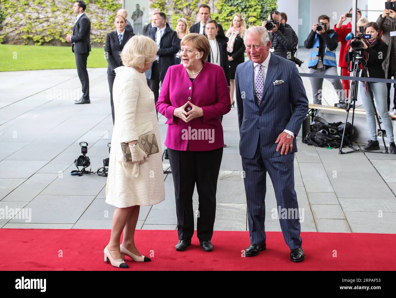 (190507) -- BERLIN, May 7, 2019 (Xinhua) -- German Chancellor Angela Merkel (C) talks with visiting Britain s Prince Charles (R) and his wife Camilla, the Duchess of Cornwall, at the German Chancellery in Berlin, capital of Germany, on May 7, 2019. (Xinhua/Shan Yuqi) GERMANY-BERLIN-BRITAIN-CHARLES-VISIT PUBLICATIONxNOTxINxCHN Stock Photo