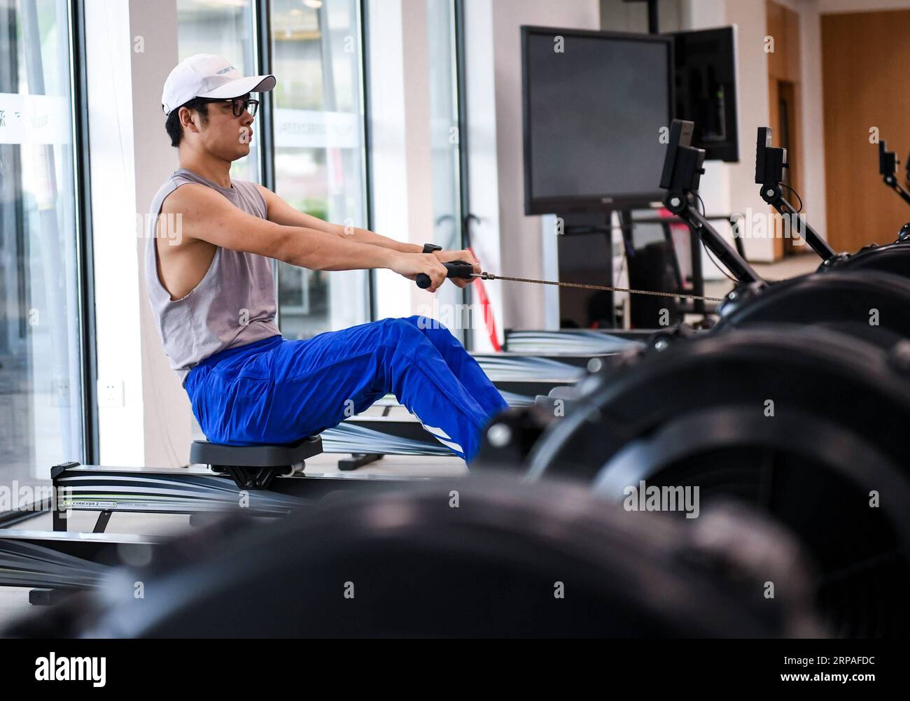 Old rowing machine hi-res stock photography and images - Alamy