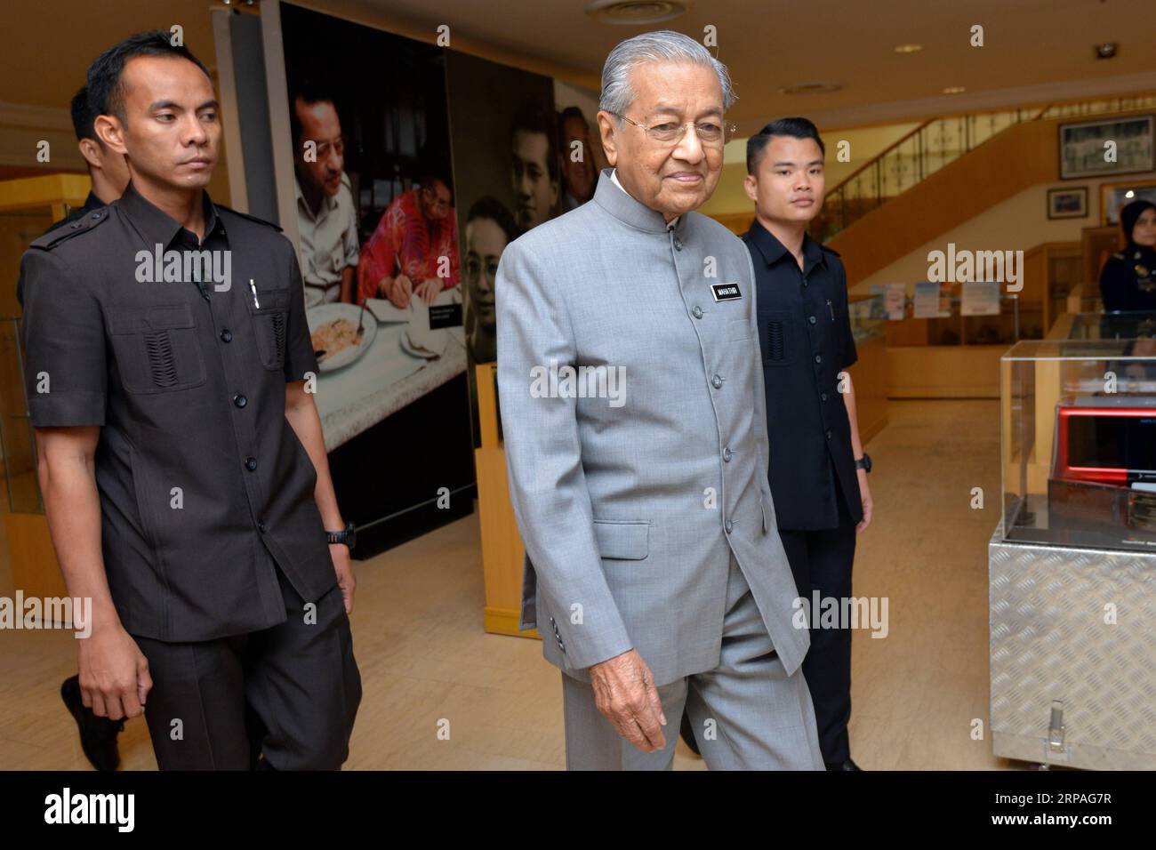 (190509) -- PUTRAJAYA, May 9, 2019 (Xinhua) -- Malaysian Prime Minister Mahathir Mohamad arrives at a press conference to mark the first year since his Pakatan Harapan (PH) coalition won power at the national polls on May 9 last year, in Putrajaya, Malaysia, May 9, 2019. Malaysia has achieved progress in combating corruption and in restoring government institutions after taking over the government in a smooth transition but much remains to be done especially in repairing the national economy, Malaysian Prime Minister Mahathir Mohamad said on Thursday. (Xinhua/Chong Voon Chung) MALAYSIA-PUTRAJA Stock Photo