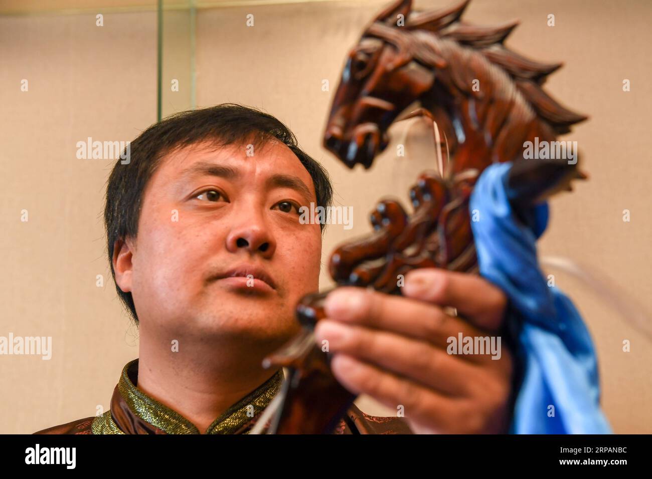 Traditional mongolian fiddle hi-res stock photography and images - Alamy
