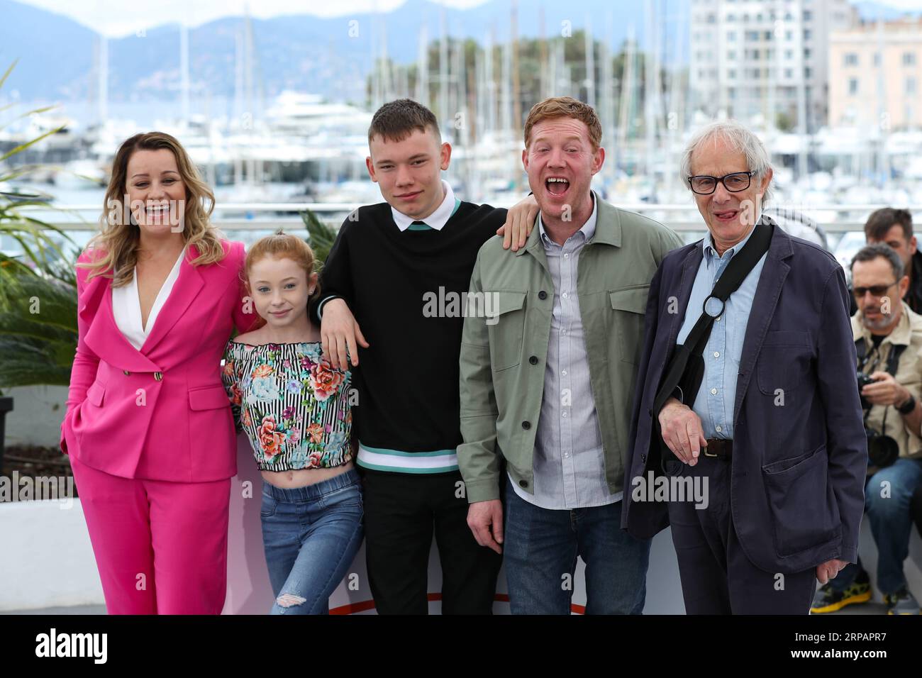 (190517) -- CANNES, May 17, 2019 (Xinhua) -- (L-R) Debbie Honeywood, Katie Proctor, Rhys Stone, Kris Hitchen and director Ken Loach pose during a photocall for the film Sorry We Missed You at the 72nd Cannes Film Festival in Cannes, France, May 17, 2019. British director Ken Loach s film Sorry We Missed You will compete for the Palme d Or with other 20 feature films during the 72nd Cannes Film Festival which is held from May 14 to 25. (Xinhua/Zhang Cheng) FRANCE-CANNES-72ND FILM FESTIVAL-SORRY WE MISSED YOU PUBLICATIONxNOTxINxCHN Stock Photo