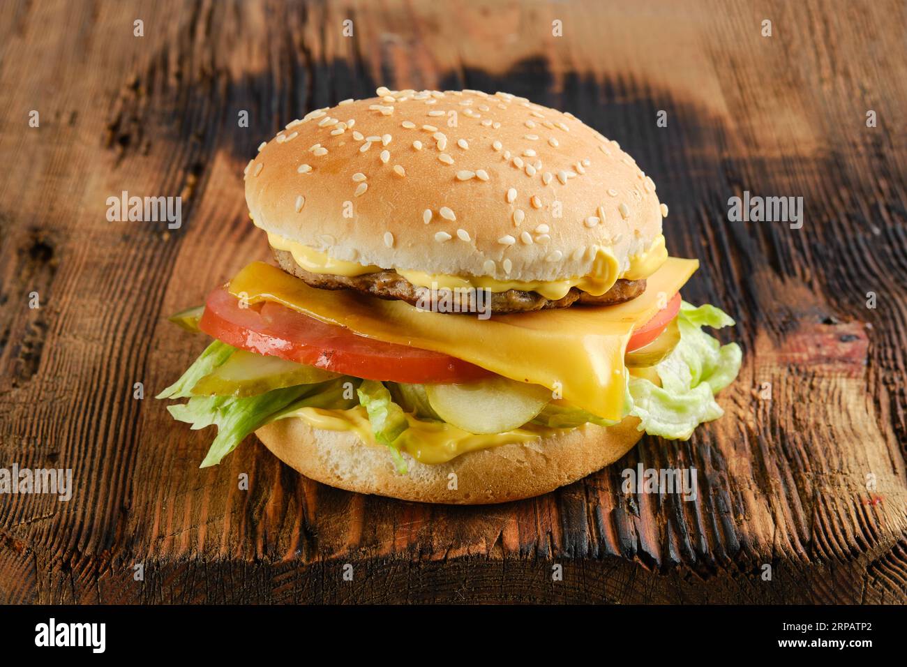 Beef cheeseburger vegetables cheesy hi-res stock photography and images ...