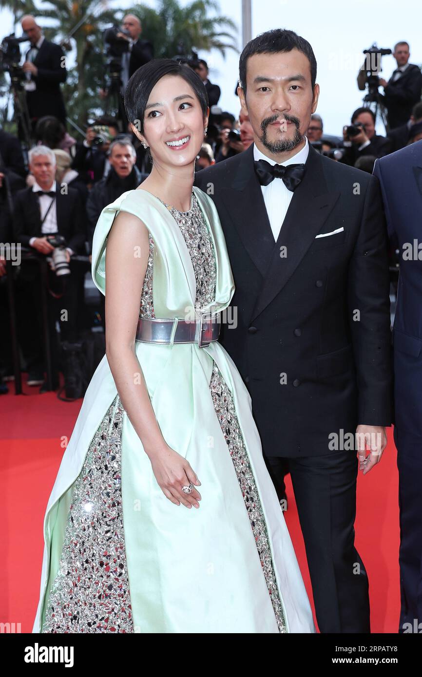 (190519) -- CANNES, May 19, 2019 (Xinhua) -- Actor Liao Fan (R) and actress Kwai Lun Mei pose on the red carpet for the premiere of the Chinese film Wild Goose Lake at the 72nd Cannes Film Festival in Cannes, France, on May 18, 2019. The 72nd Cannes Film Festival is held here from May 14 to 25. (Xinhua/Zhang Cheng) FRANCE-CANNES-CHINESE FILM-RED CARPET PUBLICATIONxNOTxINxCHN Stock Photo