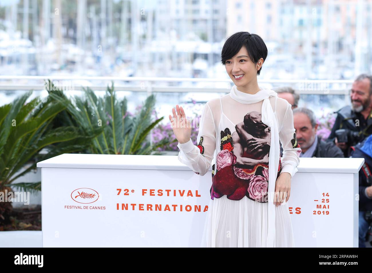 (190519) -- CANNES, May 19, 2019 (Xinhua) -- Actress Kwai Lun Mei poses during a photocall for the film Wild Goose Lake at the 72nd Cannes Film Festival in Cannes, France, May 19, 2019. Chinese director Diao Yinan s film Wild Goose Lake will compete for the Palme d Or with other 20 feature films during the 72nd Cannes Film Festival which is held from May 14 to 25. (Xinhua/Zhang Cheng) FRANCE-CANNES-FILM FESTIVAL-PHOTOCALL-WILD GOOSE LAKE PUBLICATIONxNOTxINxCHN Stock Photo