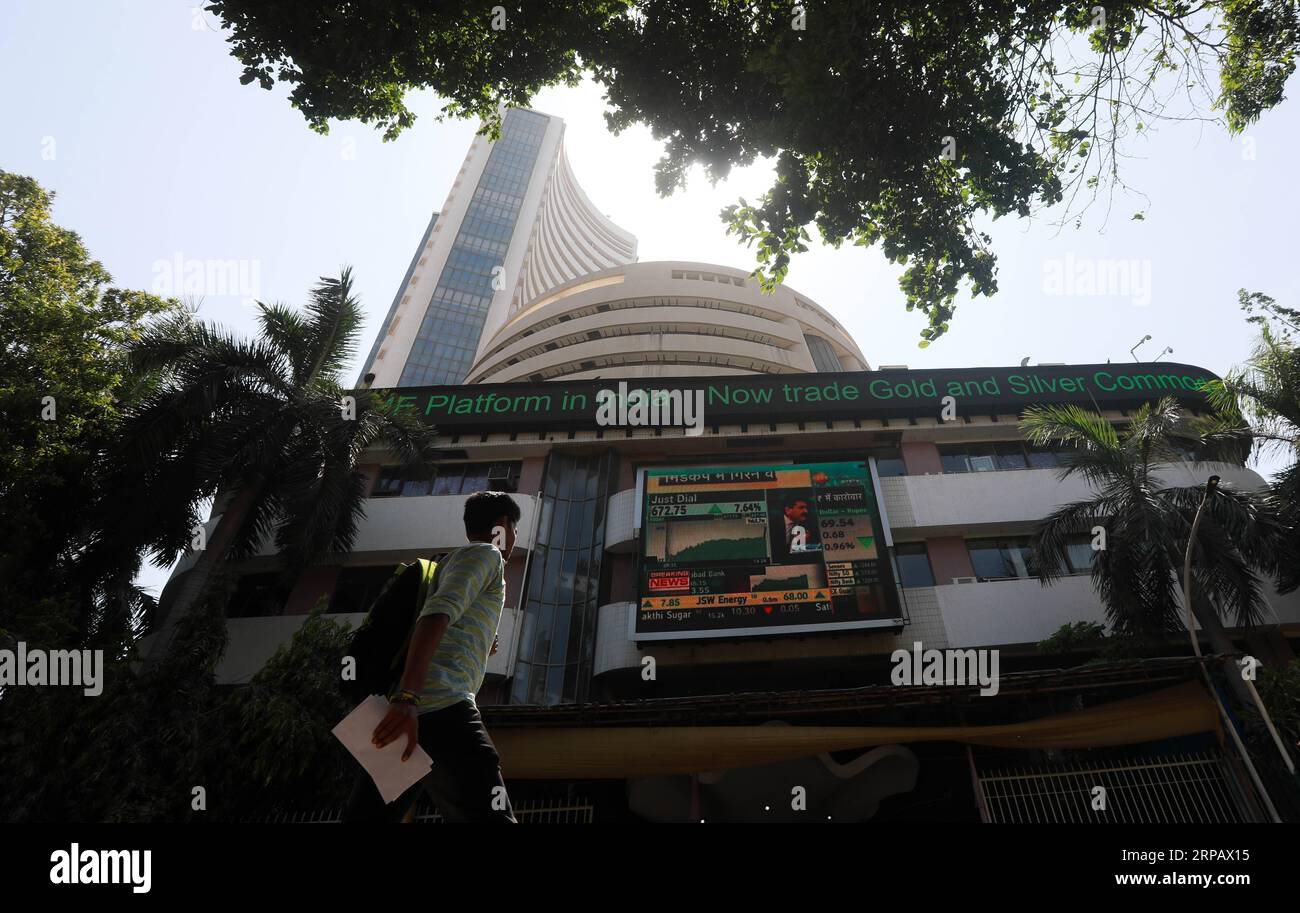 (190520) -- MUMBAI, May 20, 2019 () -- People walk in front of the Bombay Stock Exchange (BSE) in Mumbai, India, May 20, 2019. Stock markets in India closed on a bullish note on Monday after exit polls predicted that the Bharatiya Janta Party (BJP)-led National Democratic Alliance will form its second consecutive government. (/Stringer) INDIA-MUMBAI-ECONOMY-STOCK MARKET Xinhua PUBLICATIONxNOTxINxCHN Stock Photo
