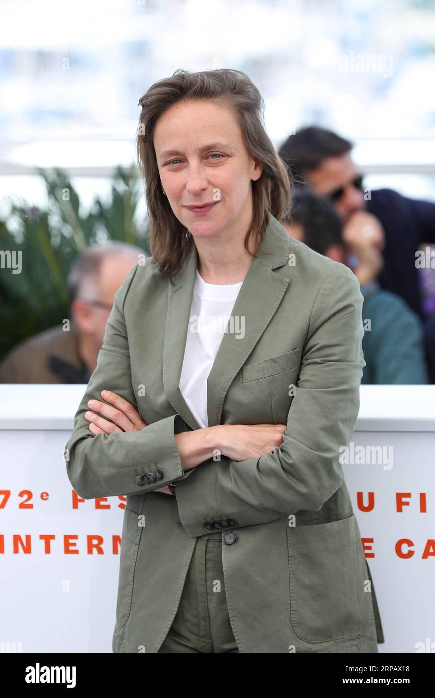 (190520) -- CANNES, May 20, 2019 (Xinhua) -- Director Celine Sciamma poses during a photocall for the film Portrait de la jeune fille en feu at the 72nd Cannes Film Festival in Cannes, France, May 20, 2019. French director Celine Sciamma s film Portrait de la jeune fille en feu will compete for the Palme d Or at the 72nd Cannes Film Festival. (Xinhua/Zhang Cheng) FRANCE-CANNES-FILM FESTIVAL PUBLICATIONxNOTxINxCHN Stock Photo