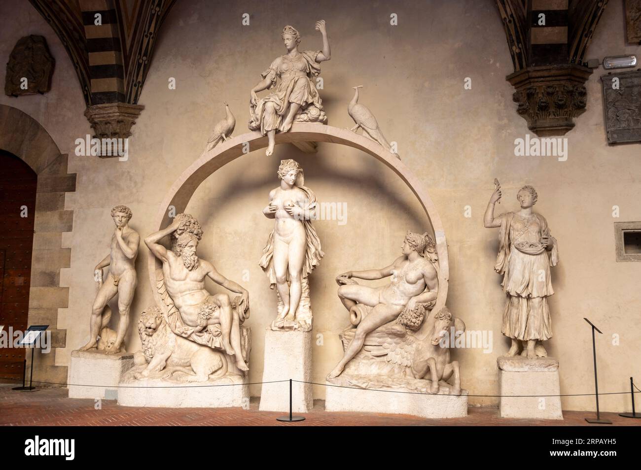 Under the arches of the courtyard is Fontana di Saa Grande (Fountain for the Sala Grande) at the Museo Nazionale del Bargello (Bargello National Museu Stock Photo