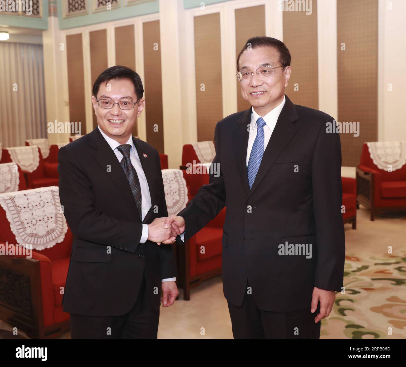 (190523) -- BEIJING, May 23, 2019 (Xinhua) -- Chinese Premier Li Keqiang (R) meets with Singaporean Deputy Prime Minister and Finance Minister Heng Swee Keat in Beijing, capital of China, May 23, 2019. (Xinhua/Pang Xinglei) CHINA-BEIJING-LI KEQIANG-SINGAPORE-HENG SWEE KEAT-MEETING (CN) PUBLICATIONxNOTxINxCHN Stock Photo