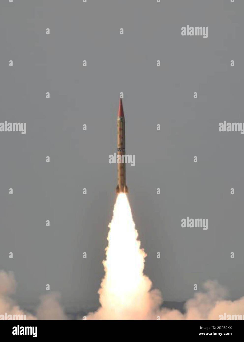 (190523) -- ISLAMABAD, May 23, 2019 -- Photo released by Pakistan s Inter Services Public Relations () on May 23, 2019 shows Shaheen-II, a surface-to-surface ballistic missile, being launched from an undisclosed location in Pakistan. Pakistan on Thursday conducted a training launch of Shaheen-II, said a statement from Pakistan army. ) PAKISTAN-BALLISTIC MISSILE-TRAINING LAUNCH ISPR PUBLICATIONxNOTxINxCHN Stock Photo