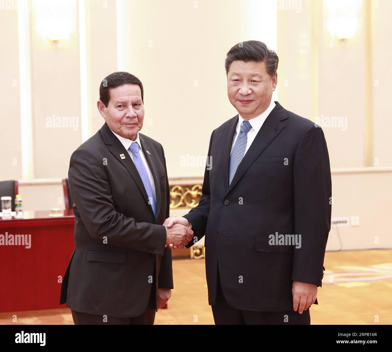 (190524) -- BEIJING, May 24, 2019 (Xinhua) -- Chinese President Xi Jinping meets with Brazilian Vice President Hamilton Mourao at the Great Hall of the People in Beijing, Capital of China, May 24, 2019. (Xinhua/Pang Xinglei) CHINA-BEIJING-XI JINPING-BRAZILIAN VICE PRESIDENT-MEETING(CN) PUBLICATIONxNOTxINxCHN Stock Photo