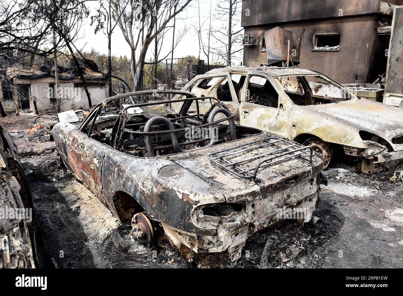 (190524) -- MEVO MODI IM, May 24, 2019 -- The photo taken on May 24, 2019 shows burnt cars in the village of Mevo Modi im, Israel. The Israeli government requested international aid to fight dozens of huge fires that broke out on May 23 because of extreme hot weather. ) ISRAEL-MEVO MODI IM-FIRE JINI PUBLICATIONxNOTxINxCHN Stock Photo