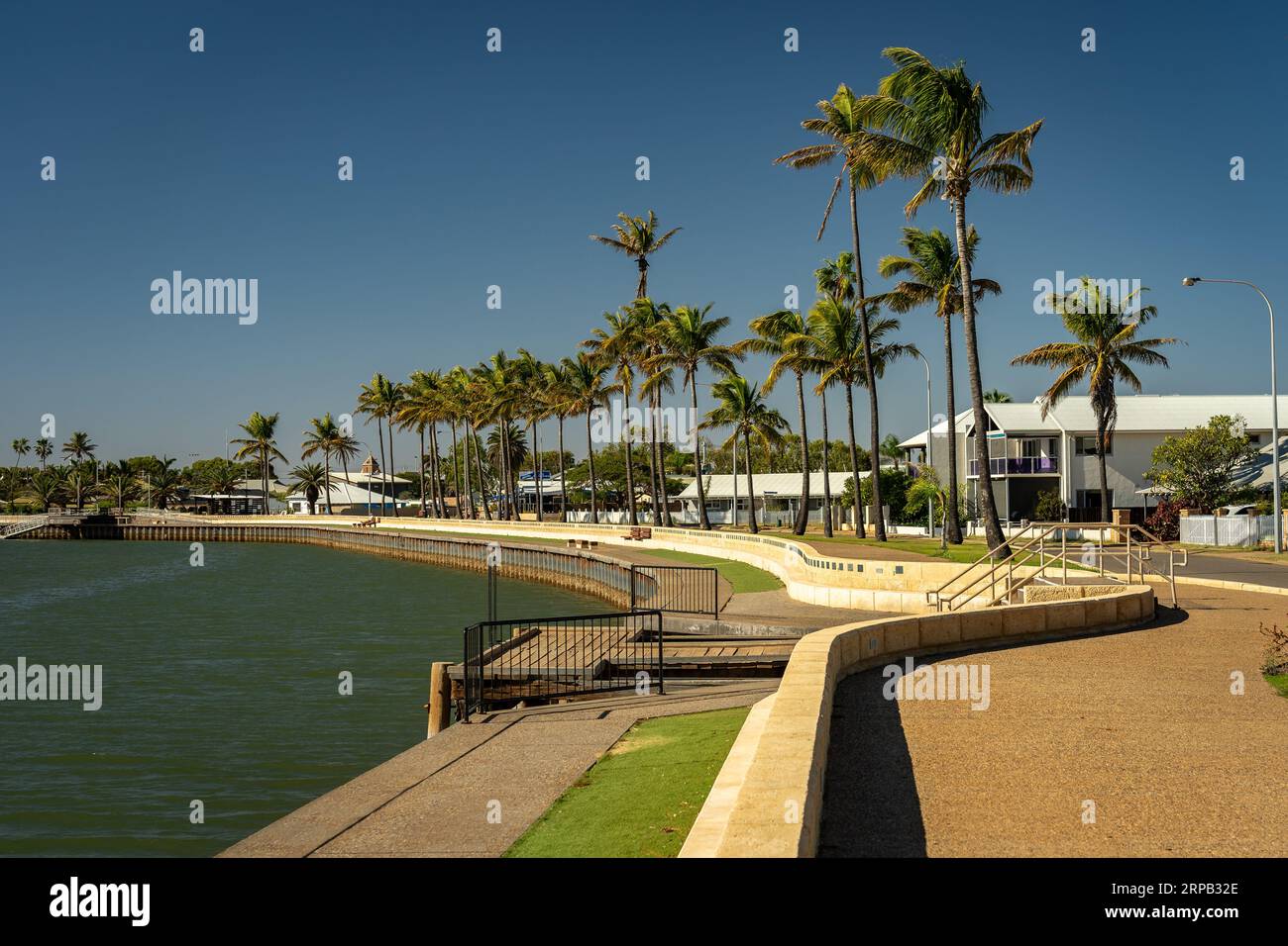 Carnarvon, WA, Australia - Footpath along the shoreline Stock Photo - Alamy