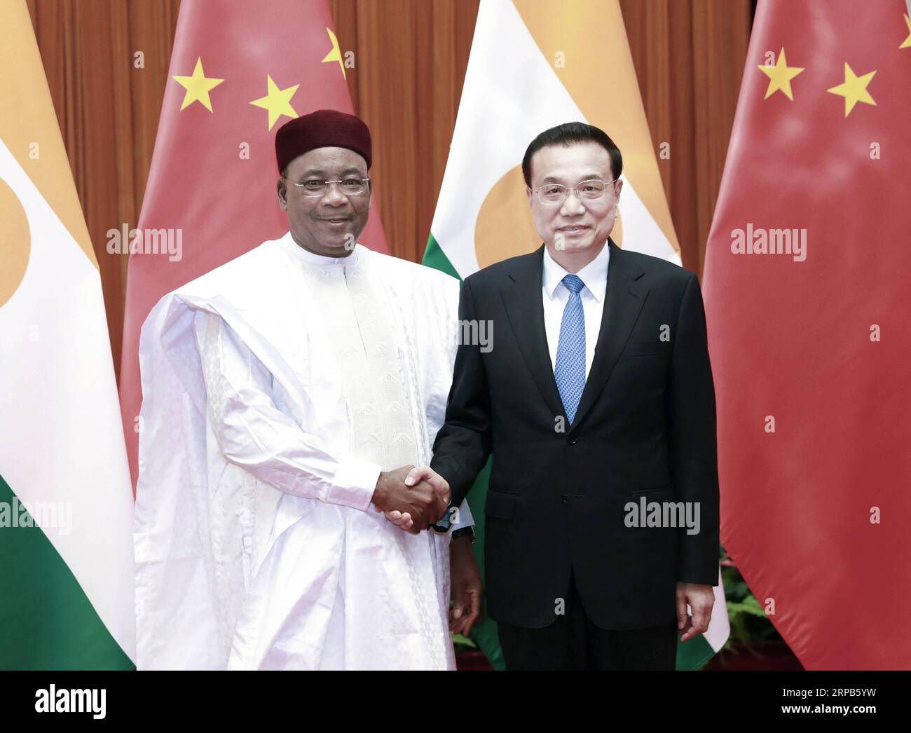 (190528) -- BEIJING, May 28, 2019 (Xinhua) -- Chinese Premier Li Keqiang (R) meets with Nigerien President Mahamadou Issoufou in Beijing, capital of China, May 28, 2019. (Xinhua/Pang Xinglei) CHINA-BEIJING-LI KEQIANG-NIGERIEN PRESIDENT-MEETING (CN) PUBLICATIONxNOTxINxCHN Stock Photo