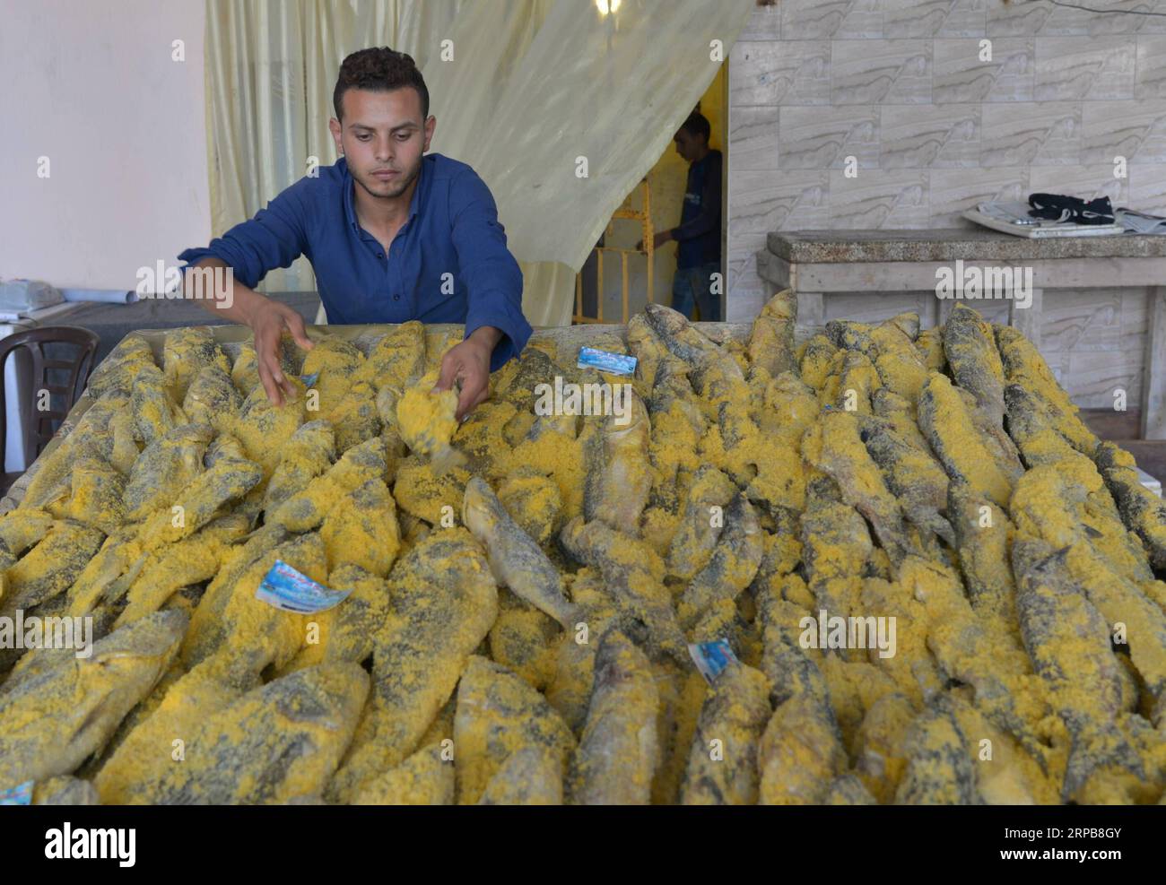 (190531) -- GAZA CITY, May 31, 2019 () -- A Palestinian vendor sells salted fish at a market ahead of the Eid al-Fitr in Gaza City, on May 31, 2019. () MIDEAST-GAZA-EID AL-FITR Xinhua PUBLICATIONxNOTxINxCHN Stock Photo