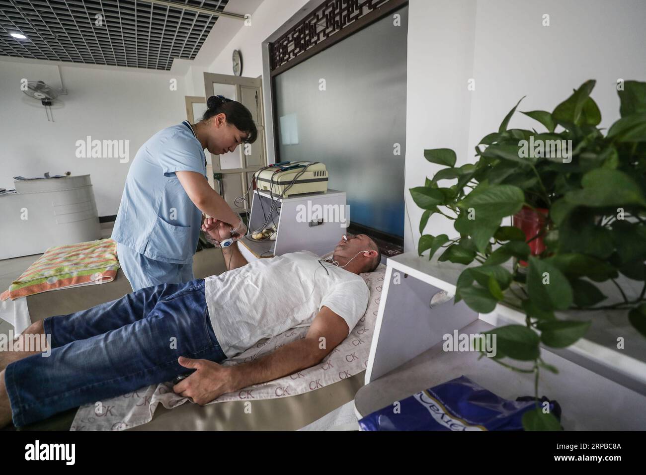 (190604) -- ANSHAN, June 4, 2019 (Xinhua) -- A Russian patient receives physiotherapy at Tanggangzi Hospital in Anshan, northeast China s Liaoning Province, June 4, 2019. Featured with traditional Chinese medicine therapy, Tanggangzi Hospital has attracted many Russian patients who come here to receive rehabilitation treatments, such as acupuncture, physiotherapy, cephalic magnet therapy. The hospital received more than 6,000 Russian patients in one year at the peak. (Xinhua/Pan Yulong) CHINA-LIAONING-RUSSIAN-REHABILITATION (CN) PUBLICATIONxNOTxINxCHN Stock Photo