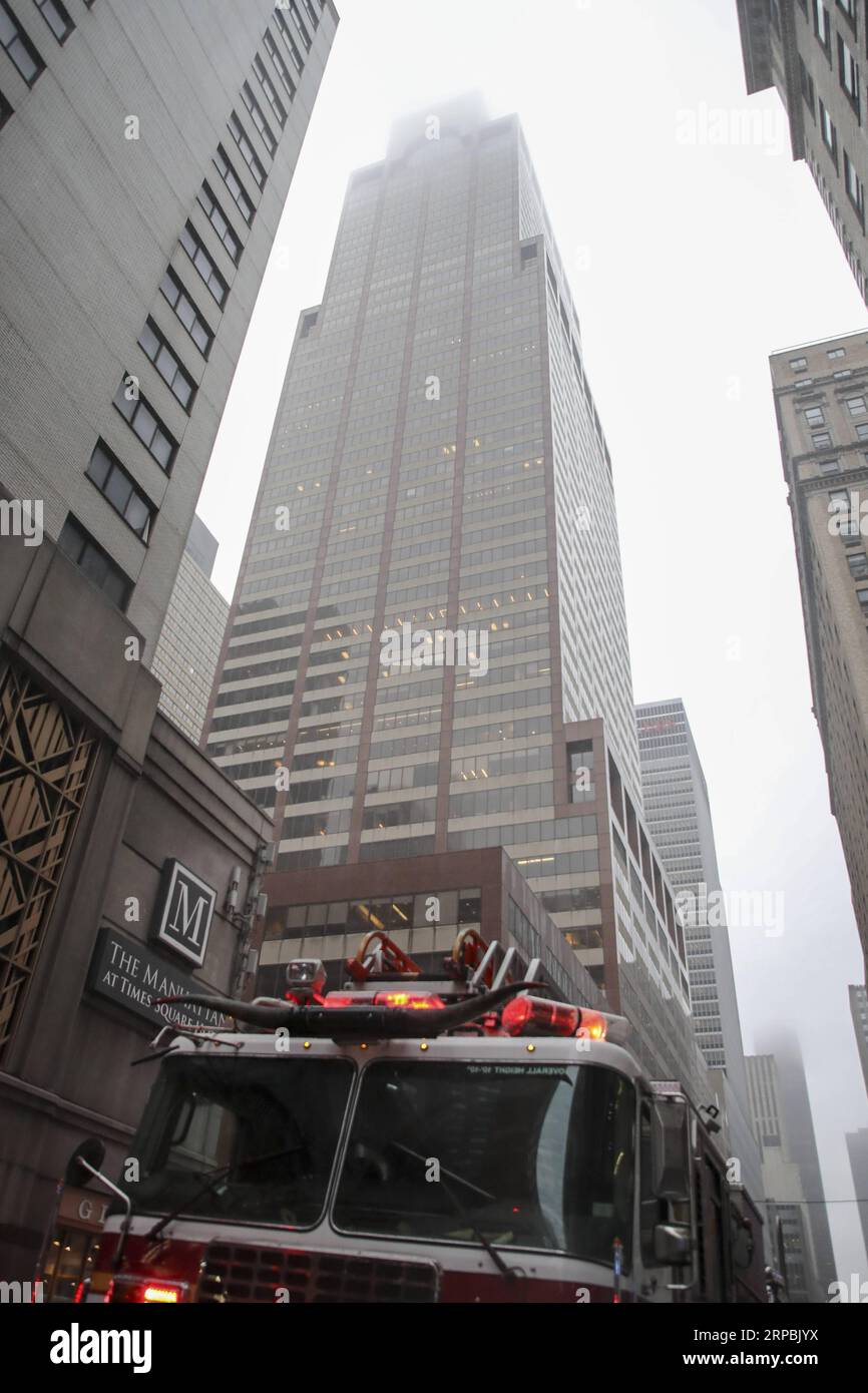 New York, Hubschrauberabsturz in Manhattan Photo taken on June 10, 2019 shows the building where a helicopter crashed in Manhattan, New York, the United States. One person was killed after a helicopter crashed onto the roof of a skyscraper in Midtown Manhattan of New York City Monday afternoon, according to media reports. ) U.S.-NEW YORK-HELICOPTER-CRASH WangxYing PUBLICATIONxNOTxINxCHN Stock Photo