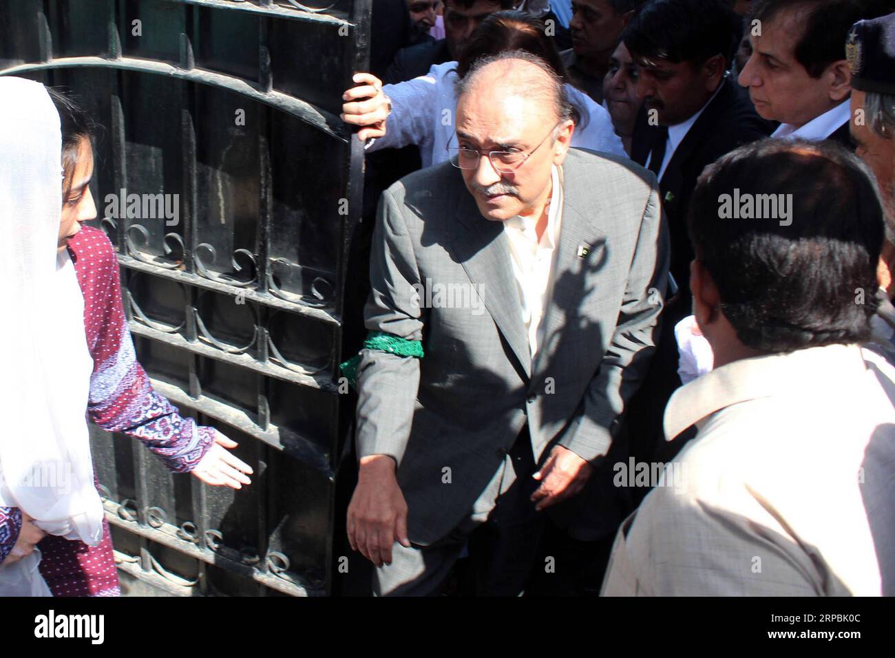 (190610) -- ISLAMABAD, June 10, 2019 () -- Former Pakistani President and the leader of the Pakistan People s Party (PPP) Asif Ali Zardari (C) leaves Islamabad High Court in Islamabad, capital of Pakistan, June 10, 2019. Pakistan s anti-graft body, the National Accountability Bureau (NAB), arrested former President Asif Ali Zardari here on Monday in a money laundering case, local media reported. () PAKISTAN-ISLAMABAD-FORMER PRESIDENT-ARREST Xinhua PUBLICATIONxNOTxINxCHN Stock Photo