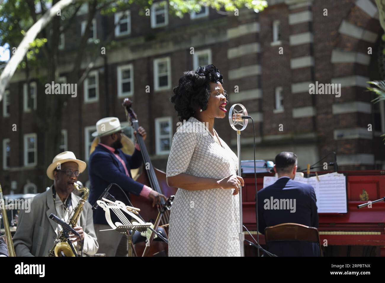 (190615) -- NEW YORK, June 15, 2019 (Xinhua) -- A band performs during the 14th annual Jazz Age Lawn Party on Governors Island of New York, the United States, on June 15, 2019. The event which kicked off on Saturday this year, started in 2005 as a small gathering on Governors Island and has since grown into one of New York s most popular events. Thousands of visitors come to the event each year to discover the music and zeitgeist of the 1920s. (Xinhua/Wang Ying) U.S.-NEW YORK-THE 14TH ANNUAL JAZZ AGE LAWN PARTY PUBLICATIONxNOTxINxCHN Stock Photo