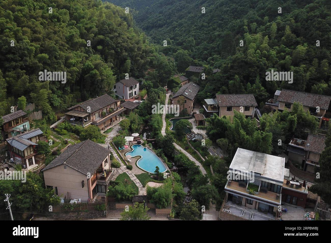 (190616) -- TONGLU, June 16, 2019 (Xinhua) -- Aerial photo taken on June 16, 2019 shows part of a rural tourism industrial cluster in Qinglongwu of Tonglu County, east China s Zhejiang Province. In recent years, Tonglu County has been rolling out measures to develope rural tourism industry. Qinglongwu was transformed into a base of rural guesthouses for tourists to experience the countryside life. (Xinhua/Huang Zongzhi) CHINA-ZHEJIANG-TONGLU-RURAL TOURISM (CN) PUBLICATIONxNOTxINxCHN Stock Photo