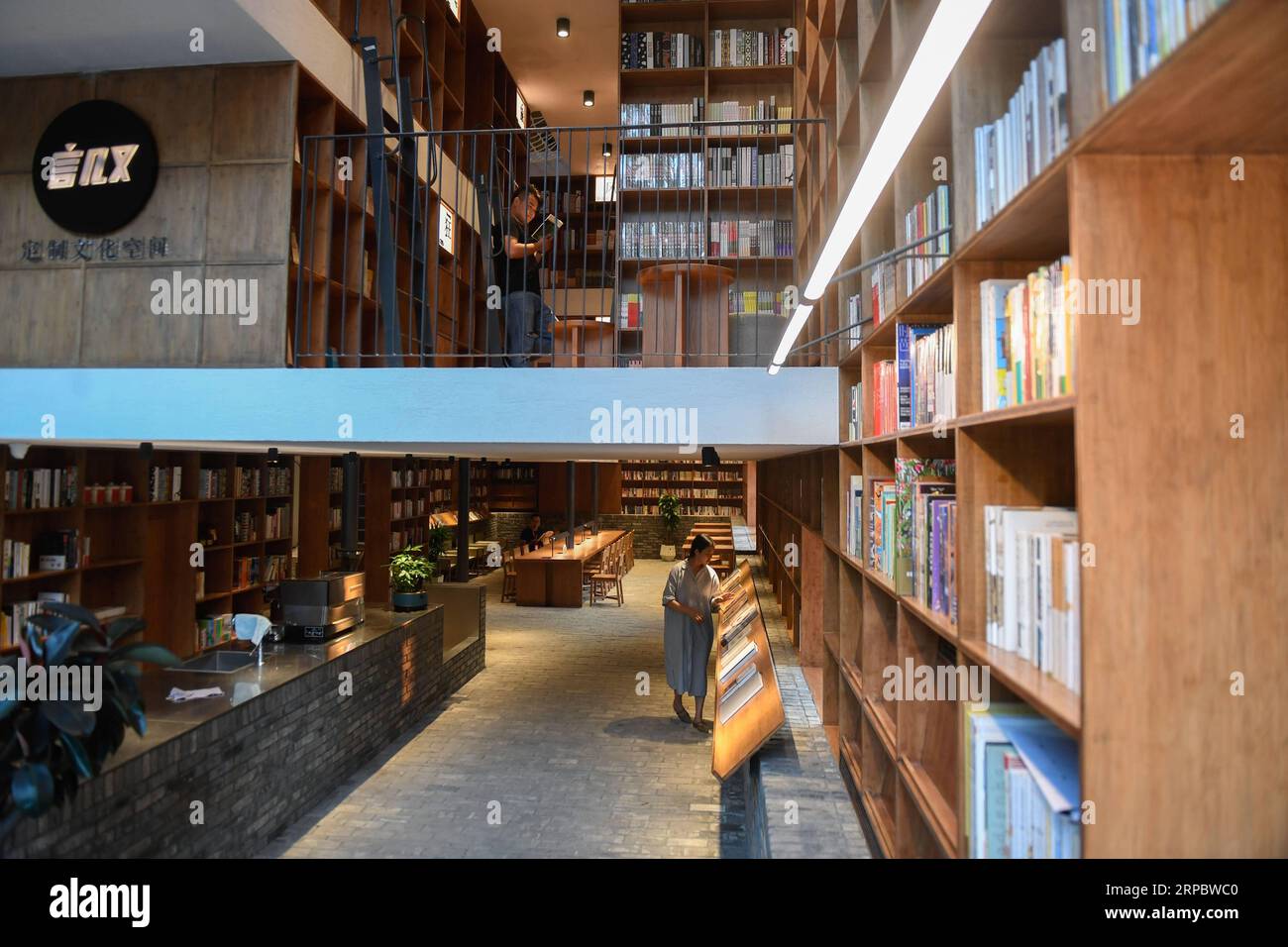 (190616) -- TONGLU, June 16, 2019 (Xinhua) -- Tourists read books in a cultural zone composed mainly of bookstore, coffee shop and homestay in Qinglongwu of Tonglu County, east China s Zhejiang Province, June 15, 2019. In recent years, Tonglu County has been rolling out measures to develope rural tourism industry. Qinglongwu was transformed into a base of rural guesthouses for tourists to experience the countryside life. (Xinhua/Huang Zongzhi) CHINA-ZHEJIANG-TONGLU-RURAL TOURISM (CN) PUBLICATIONxNOTxINxCHN Stock Photo