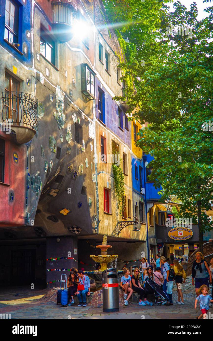 Hundertwasser house hi-res stock photography and images - Page 25