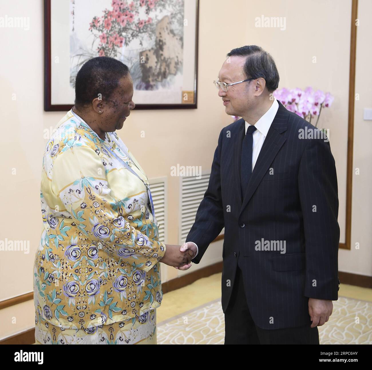 (190625) -- BEIJING, June 25, 2019 -- Yang Jiechi, a member of the Political Bureau of the Central Committee of the Communist Party of China (CPC) and director of the Office of the Foreign Affairs Commission of the CPC Central Committee, meets with South African Foreign Minister Naledi Pandor in Beijing, capital of China, June 25, 2019. ) CHINA-BEIJING-YANG JIECHI-SOUTH AFRICAN FM-MEETING (CN) ZhangxLing PUBLICATIONxNOTxINxCHN Stock Photo