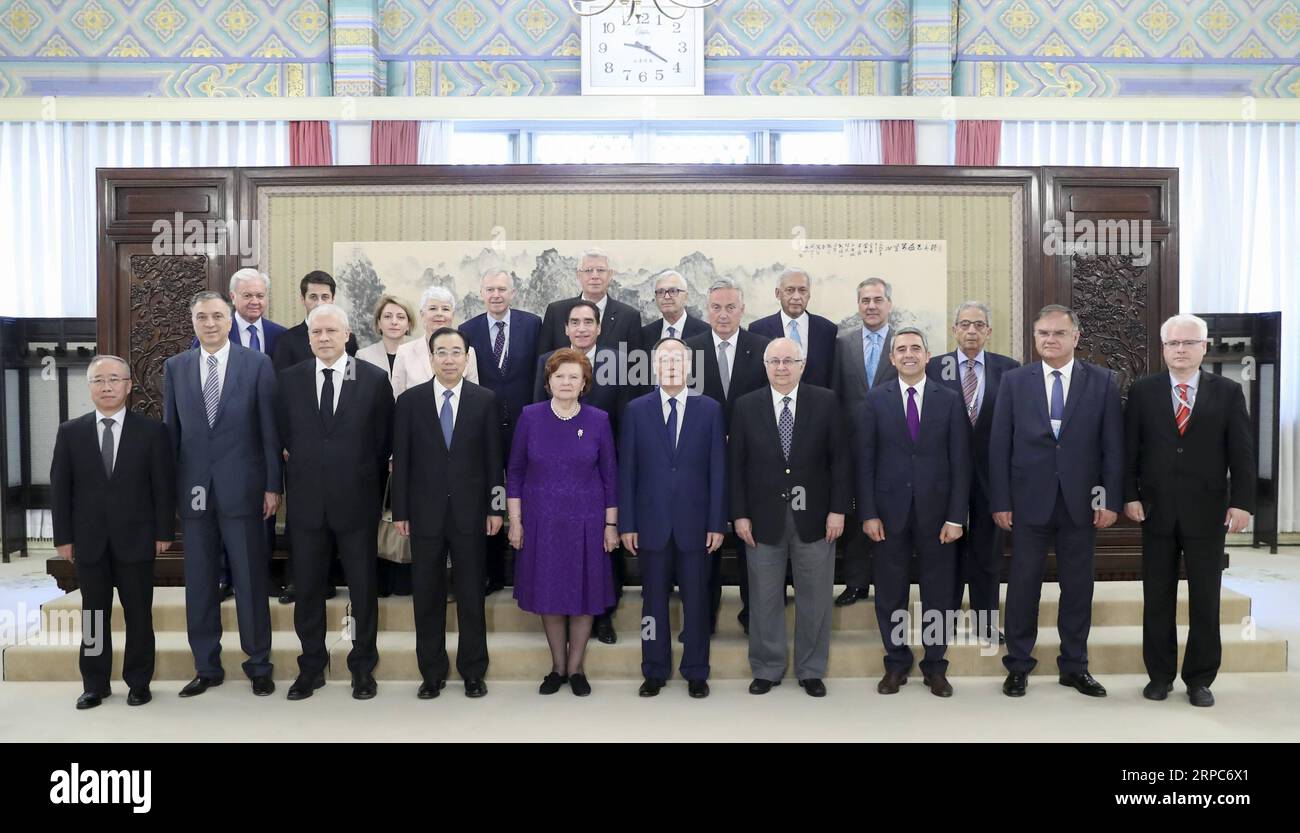 (190626) -- BEIJING, June 26, 2019 -- Chinese Vice President Wang Qishan (5th R F) meets with foreign delegates attending the 17th High-Level Meeting Beijing in Beijing, capital of China, June 25, 2019. ) CHINA-BEIJING-WANG QISHAN-FOREIGN DELEGATES-MEETING (CN) DingxHaitao PUBLICATIONxNOTxINxCHN Stock Photo