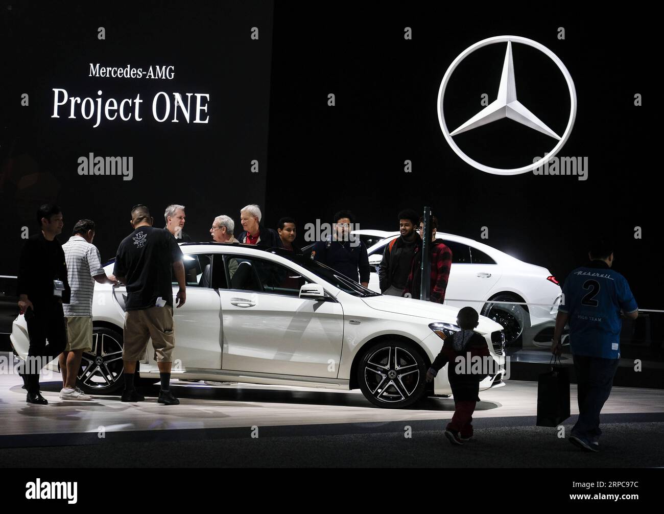 (190628) -- BEIJING, June 28, 2019 -- Visitors look around cars at Mercedes-Benz s booth at the Los Angeles Auto Show in Los Angeles, the United States, Dec. 1, 2017. ) Xinhua Headlines: Butterfly effect of U.S. trade bullying far-reaching ZhaoxHanrong PUBLICATIONxNOTxINxCHN Stock Photo