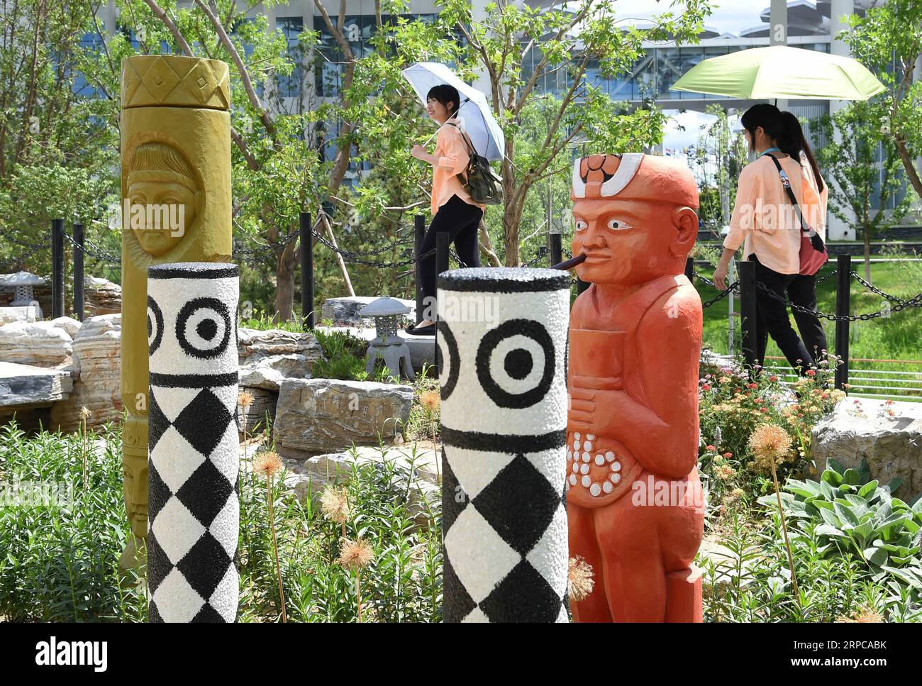 (190629) -- BEIJING, June 29, 2019 -- Tourists visit the Taiwan Garden during the Taiwan Day event at the Beijing International Horticultural Exhibition in Yanqing District of Beijing, capital of China, June 29, 2019. The ongoing Beijing International Horticultural Exhibition ushered in Taiwan Day event on Saturday. ) CHINA-BEIJING-HORTICULTURAL EXPO-TAIWAN (CN) RenxChao PUBLICATIONxNOTxINxCHN Stock Photo