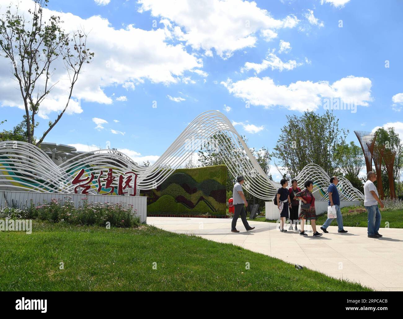 (190629) -- BEIJING, June 29, 2019 -- Tourists visit the Taiwan Garden during the Taiwan Day event at the Beijing International Horticultural Exhibition in Yanqing District of Beijing, capital of China, June 29, 2019. The ongoing Beijing International Horticultural Exhibition ushered in Taiwan Day event on Saturday. ) CHINA-BEIJING-HORTICULTURAL EXPO-TAIWAN (CN) RenxChao PUBLICATIONxNOTxINxCHN Stock Photo