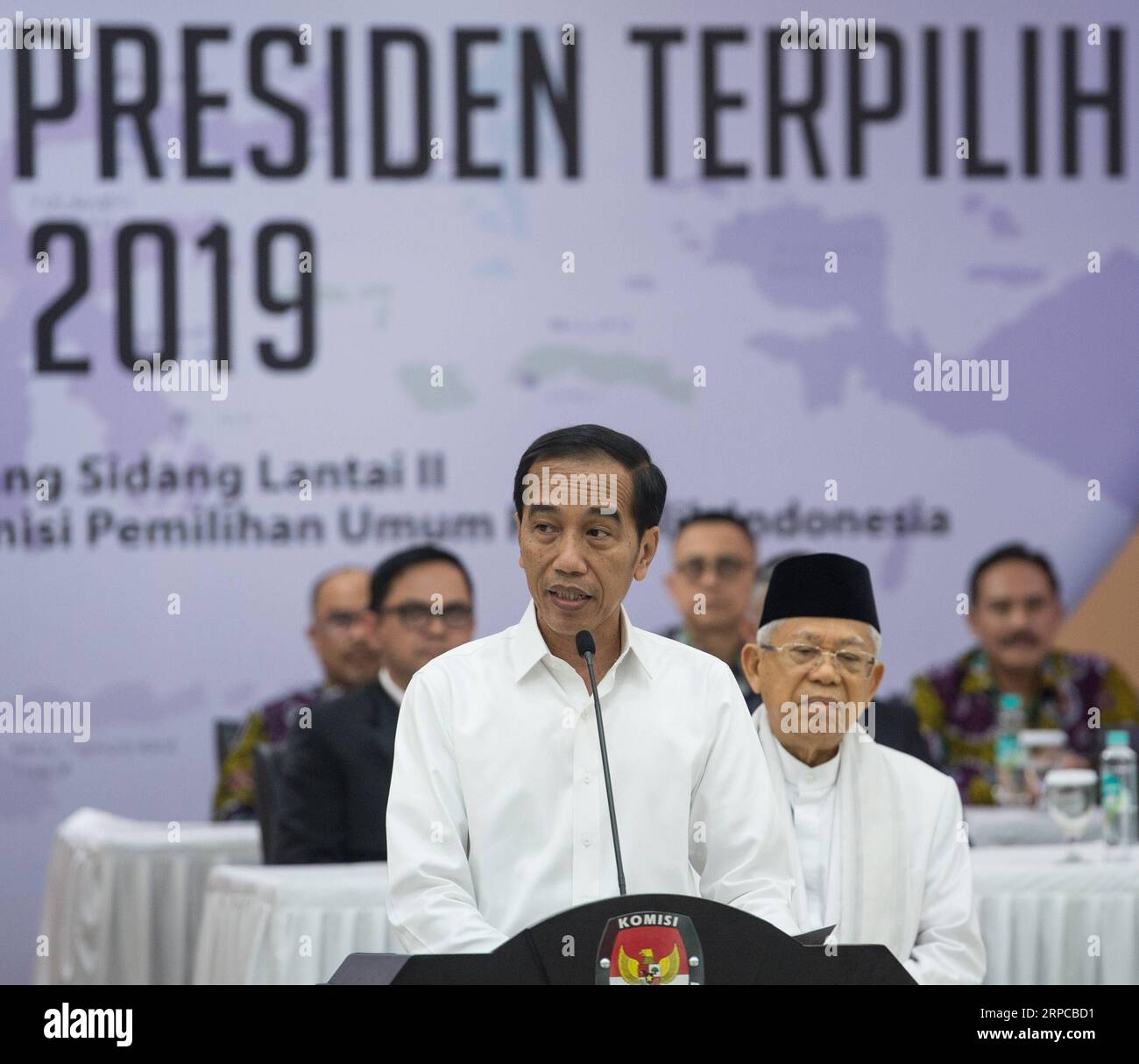 190630) -- JAKARTA, June 30, 2019 -- Joko Widodo speaks after receiving a  decision letter from Arief Budiman (unseen), Chairman of Indonesia s  general election commission or KPU, in Jakarta, Indonesia, June
