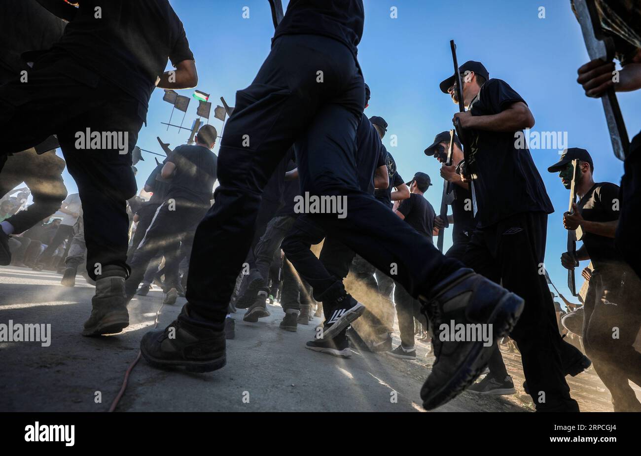 (190704) -- GAZA, July 4, 2019 (Xinhua) -- Palestinians carrying wooden rifles take part in a military graduation ceremony in Gaza City, July 4, 2019. (Xinhua/Yasser Qudih) MIDEAST-GAZA-MILITARY-GRADUATION CEREMONY PUBLICATIONxNOTxINxCHN Stock Photo