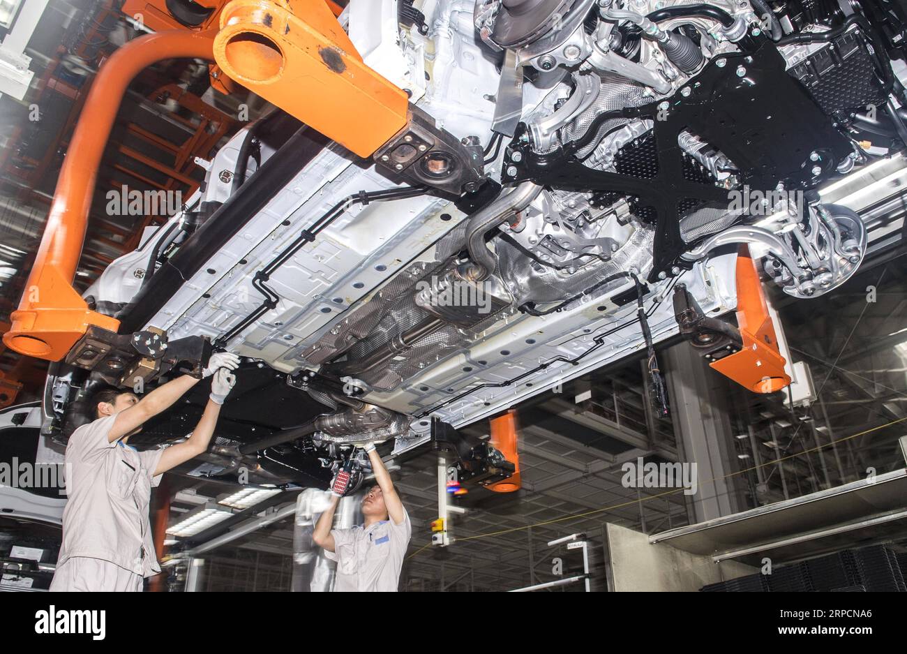 (190709) -- CHANGCHUN, July 9, 2019 -- Workers assemble an Audi vehicle at FAW-Volkswagen factory in Changchun, northeast China s Jilin Province, July 9, 2019. The Sino-German auto joint venture FAW-Volkswagen said a record 311,871 Audi vehicles were sold in China in the first half of 2019, up 2.1 percent year-on-year. ) CHINA-JILIN-CHANGCHUN-AUDI-SALES RECORD XuxChang PUBLICATIONxNOTxINxCHN Stock Photo