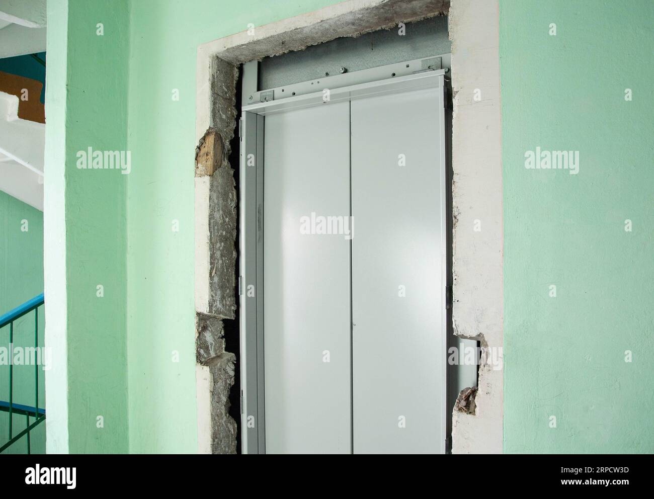 Replacing an old elevator and installing a new one in an apartment