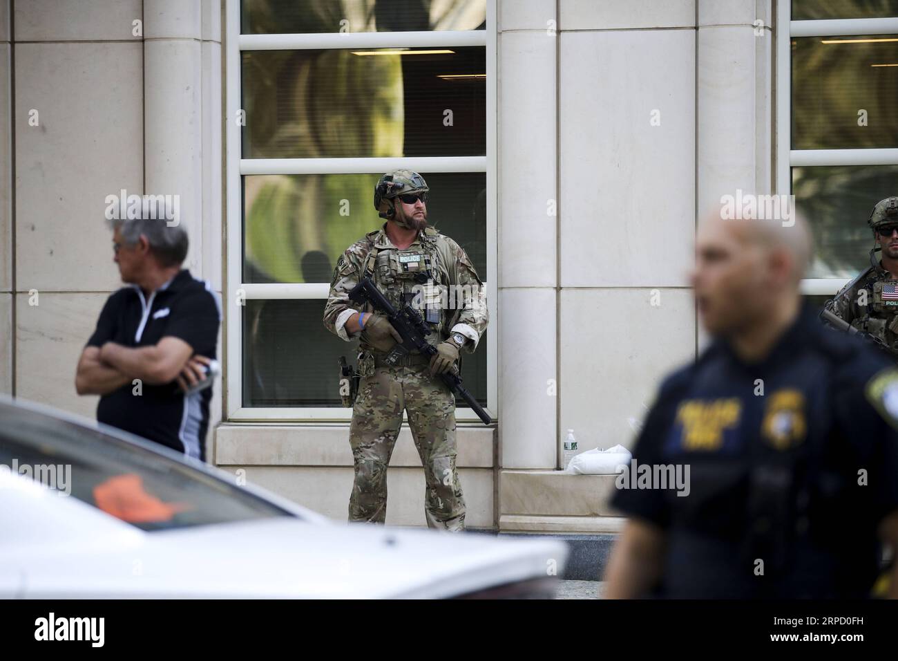 (190717) -- NEW YORK, July 17, 2019 -- Police officers stand guard outside a federal court in New York City s Brooklyn borough, the United States, July 17, 2019. U.S. judges have sentenced Mexican drug kingpin Joaquin El Chapo Guzman to life in prison, according to a court hearing here on Wednesday. ) U.S.-NEW YORK-MEXICAN DRUG LORD-GUZMAN-SENTENCE WangxYing PUBLICATIONxNOTxINxCHN Stock Photo
