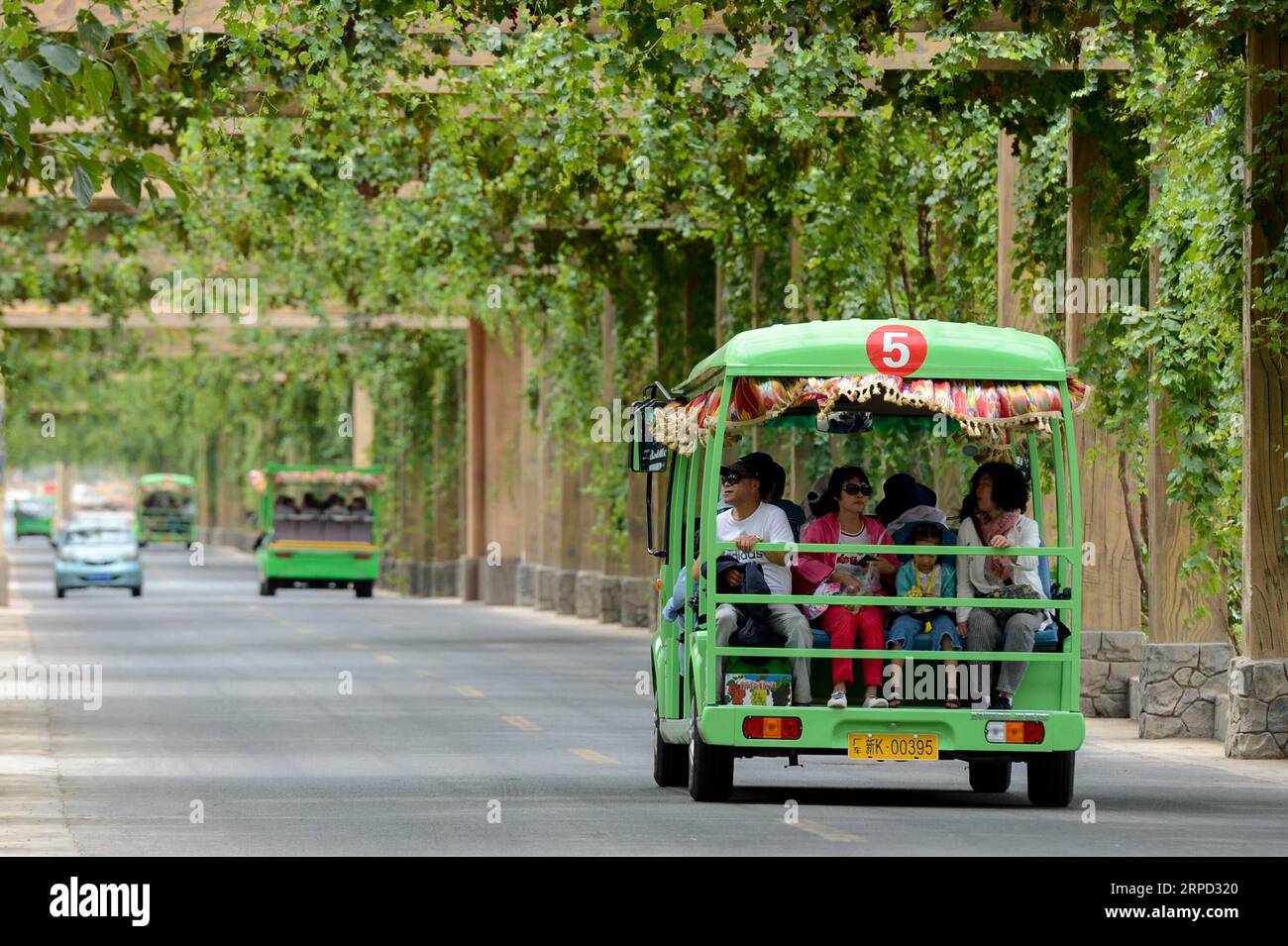 (190720) -- TURPAN, July 20, 2019 -- Tourists visit the Grape Valley scenic area by tour bus in Turpan, northwest China s Xinjiang Uygur Autonomous Region, July 20, 2019. Turpan has entered its peak tourism season recently. The city saw nearly 8.59 million tourist arrivals in the first half of 2019, up by 91.84 percent over the same period last year. ) CHINA-XINJIANG-TURPAN-TOURISM (CN) DingxLei PUBLICATIONxNOTxINxCHN Stock Photo