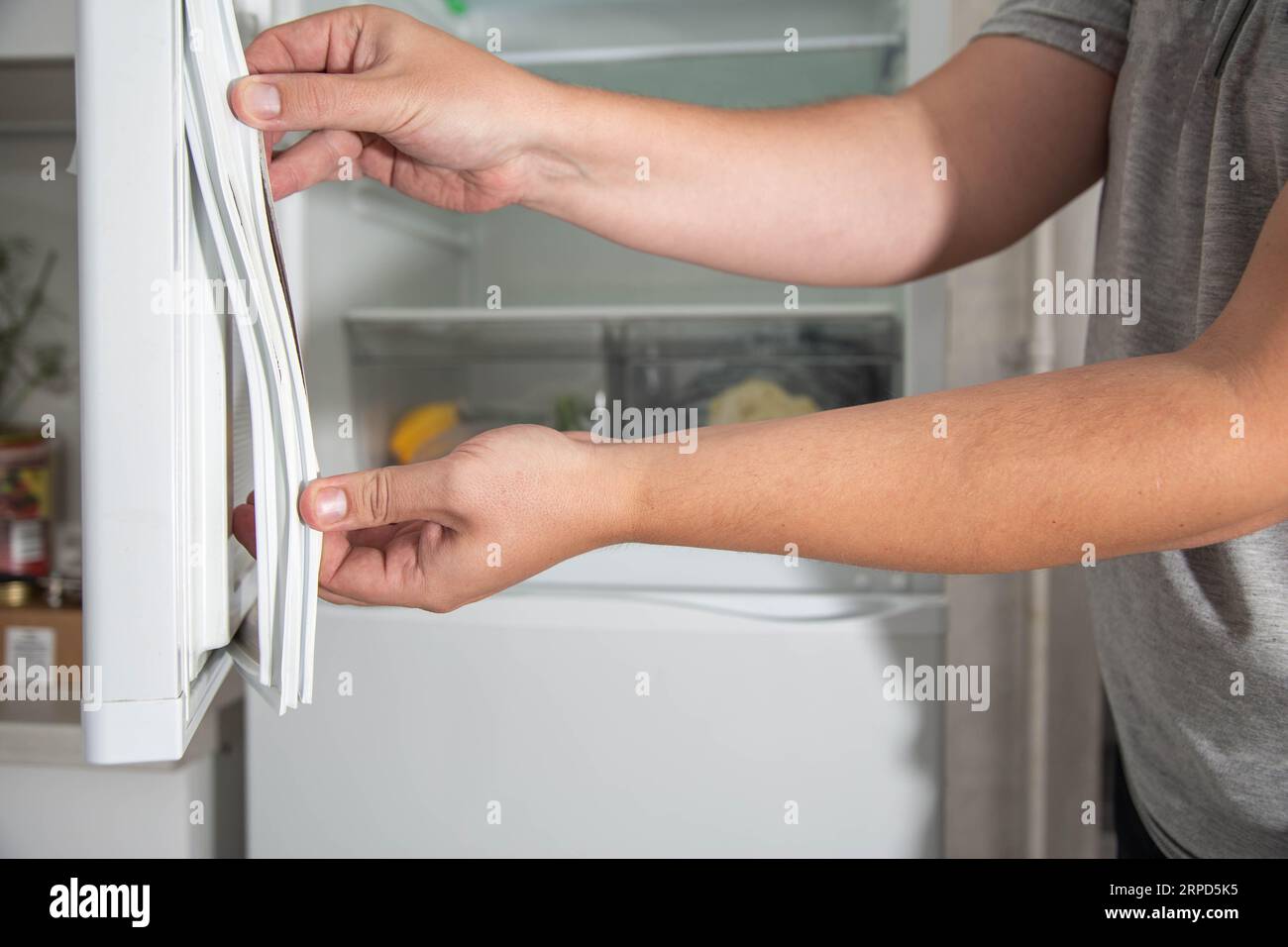 Replacing the torn sealing gum on the refrigerator door with a new gum