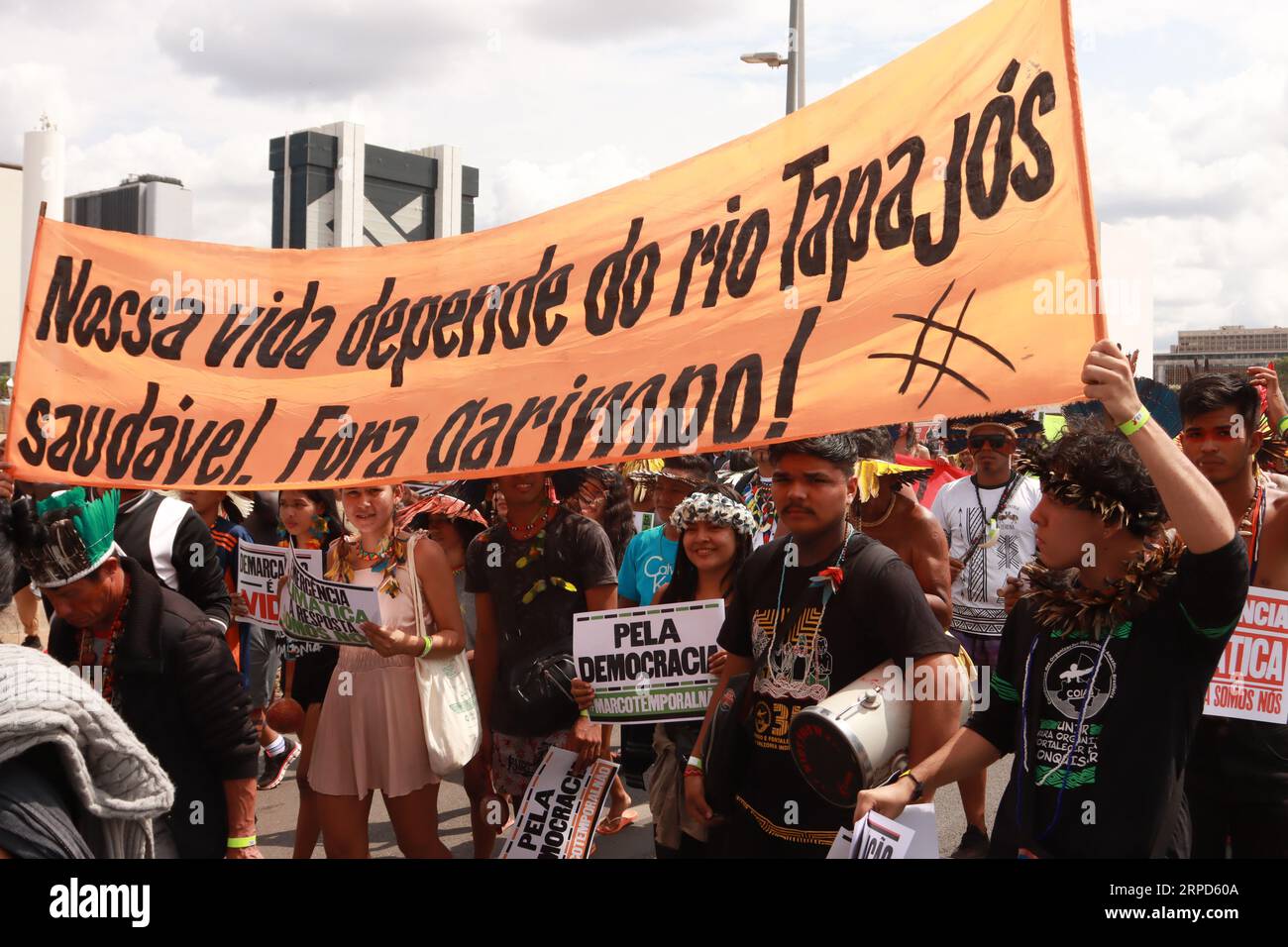 Indigenous women defend hi-res stock photography and images - Alamy