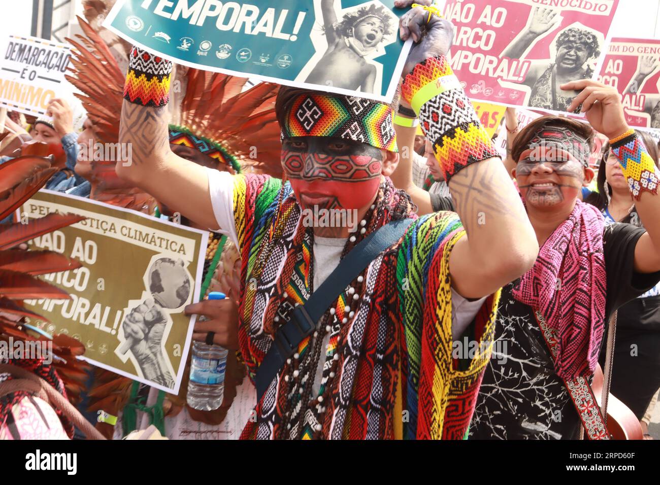 Indigenous women defend hi-res stock photography and images - Alamy