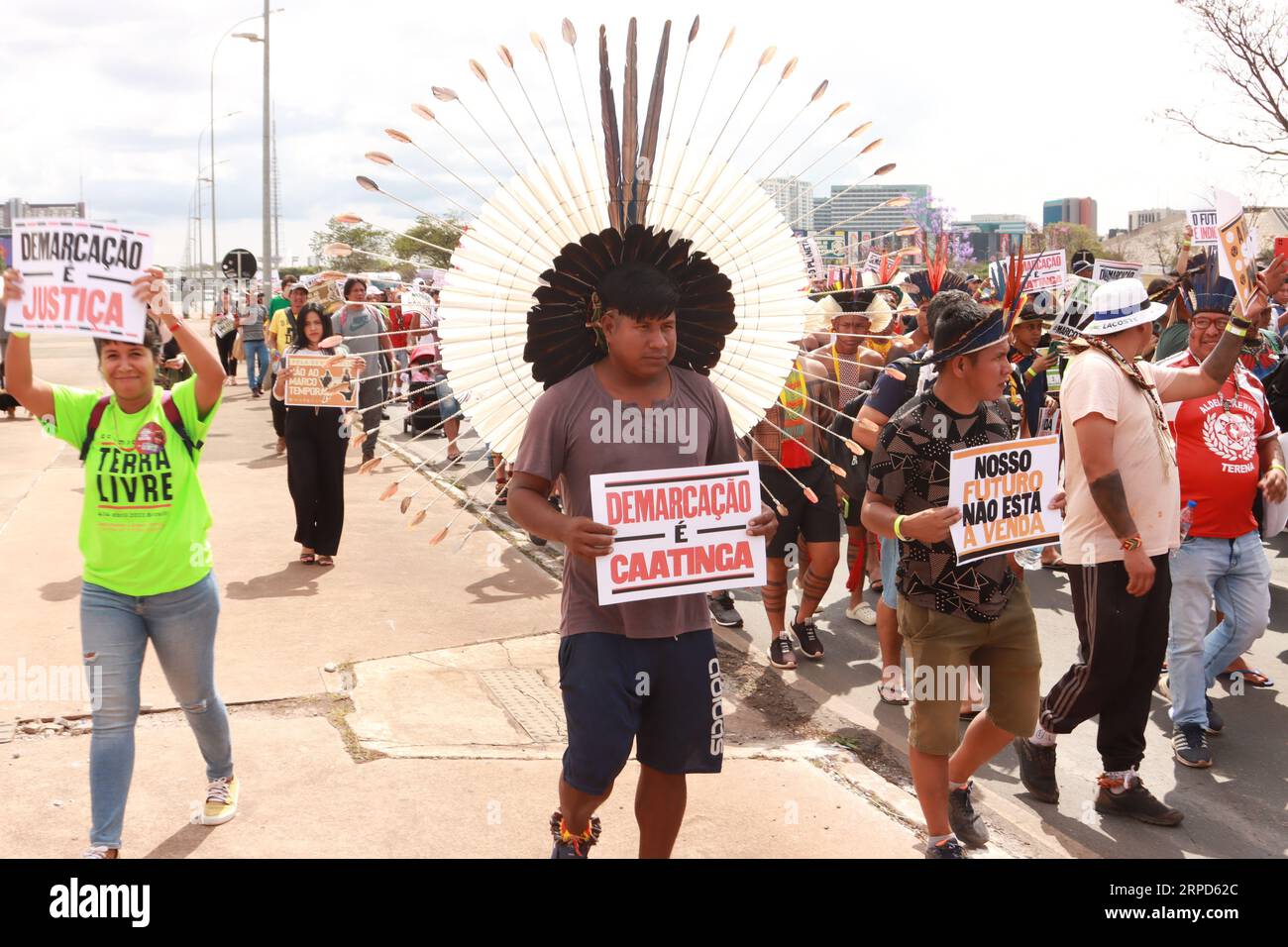 Indigenous women defend hi-res stock photography and images - Alamy