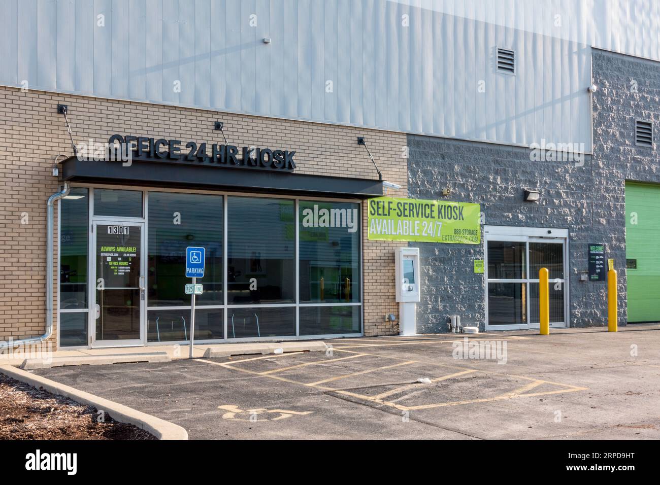 Extra Space Storage Stock Photo Alamy