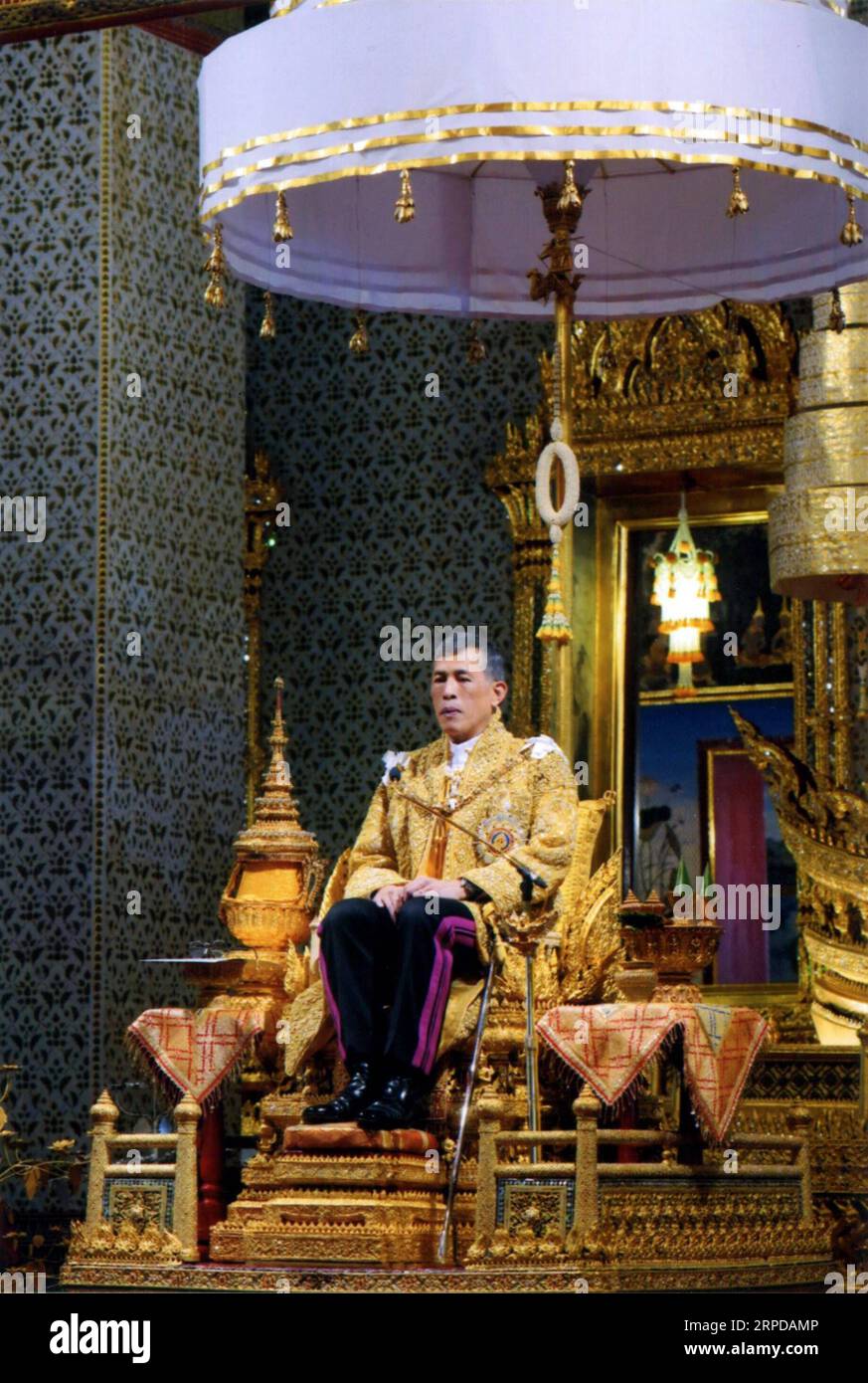 Maha vajiralongkorn handout hi-res stock photography and images - Alamy