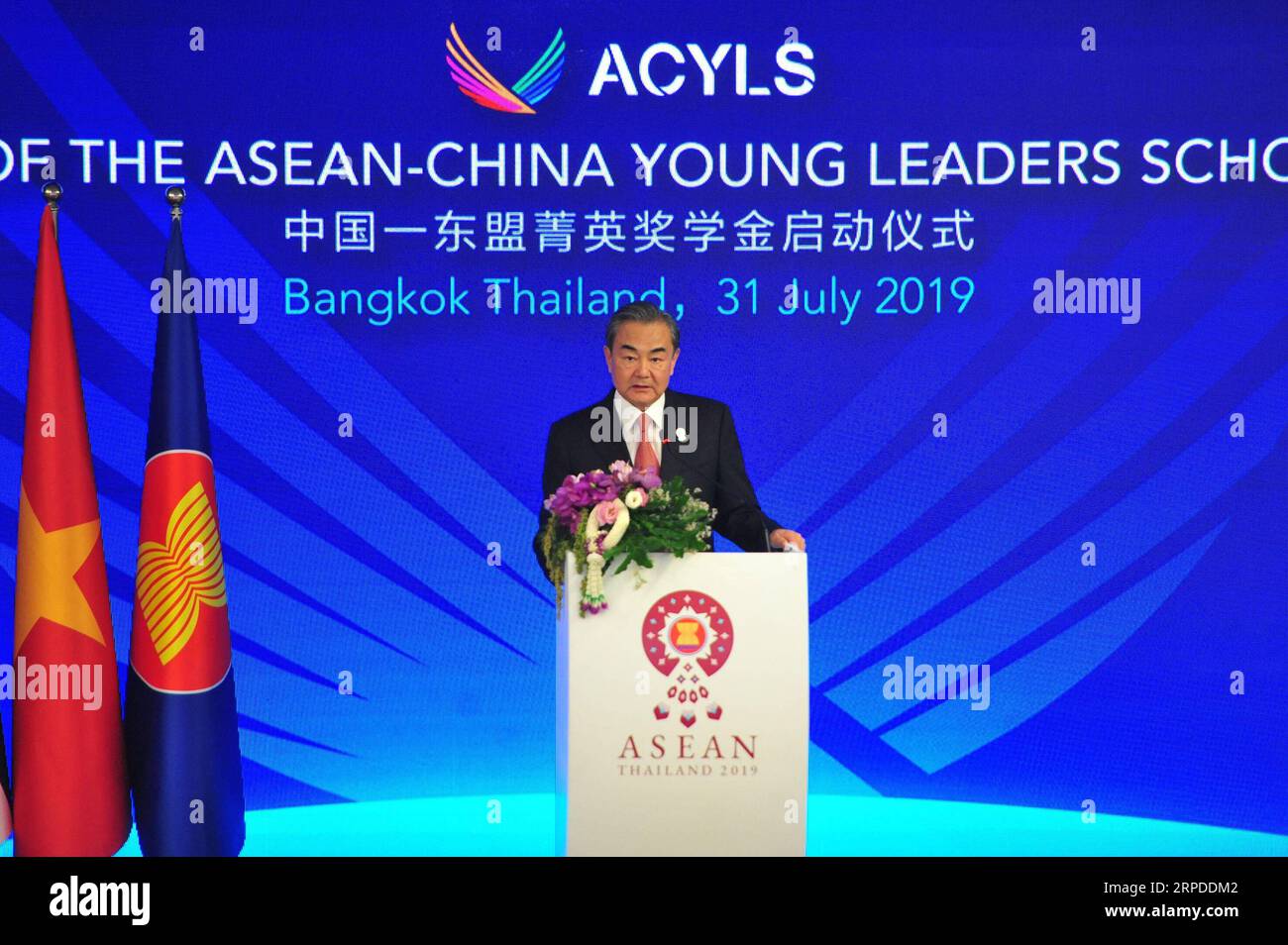 (190731) -- BANGKOK, July 31, 2019 (Xinhua) -- Chinese State Councilor and Foreign Minister Wang Yi takes part in the launch ceremony of the ASEAN-China Young Leaders Scholarship held in Bangkok, capital of Thailand, July 31, 2019. (Xinhua/Rachen Sageamsak) THAILAND-BANGKOK-ASEAN-CHINA-SCHOLARSHIP-LAUNCH PUBLICATIONxNOTxINxCHN Stock Photo