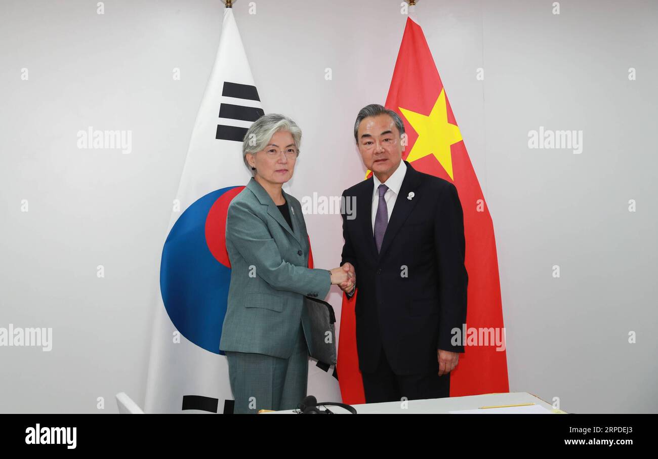 (190801) -- BANGKOK, Aug. 1, 2019 -- Chinese State Councilor and Foreign Minister Wang Yi (R) meets with South Korean Foreign Minister Kang Kyung-wha in Bangkok, Thailand, Aug. 1, 2019. ) THAILAND-BANGKOK-CHINA-WANG YI-SOUTH KOREA-FM-MEETING ZhangxKeren PUBLICATIONxNOTxINxCHN Stock Photo